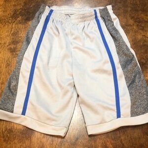 Boys‎ shorts size medium Youth (10–12)